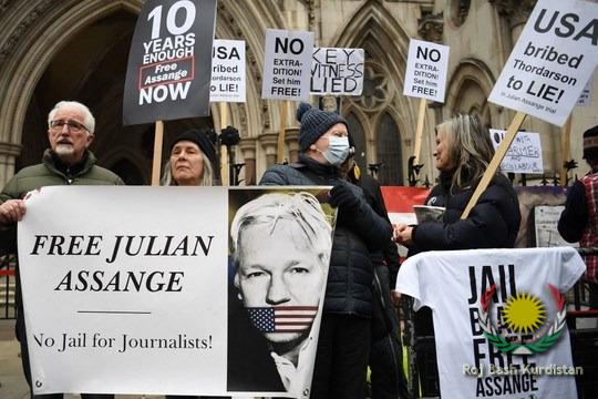 Julian Assange 52